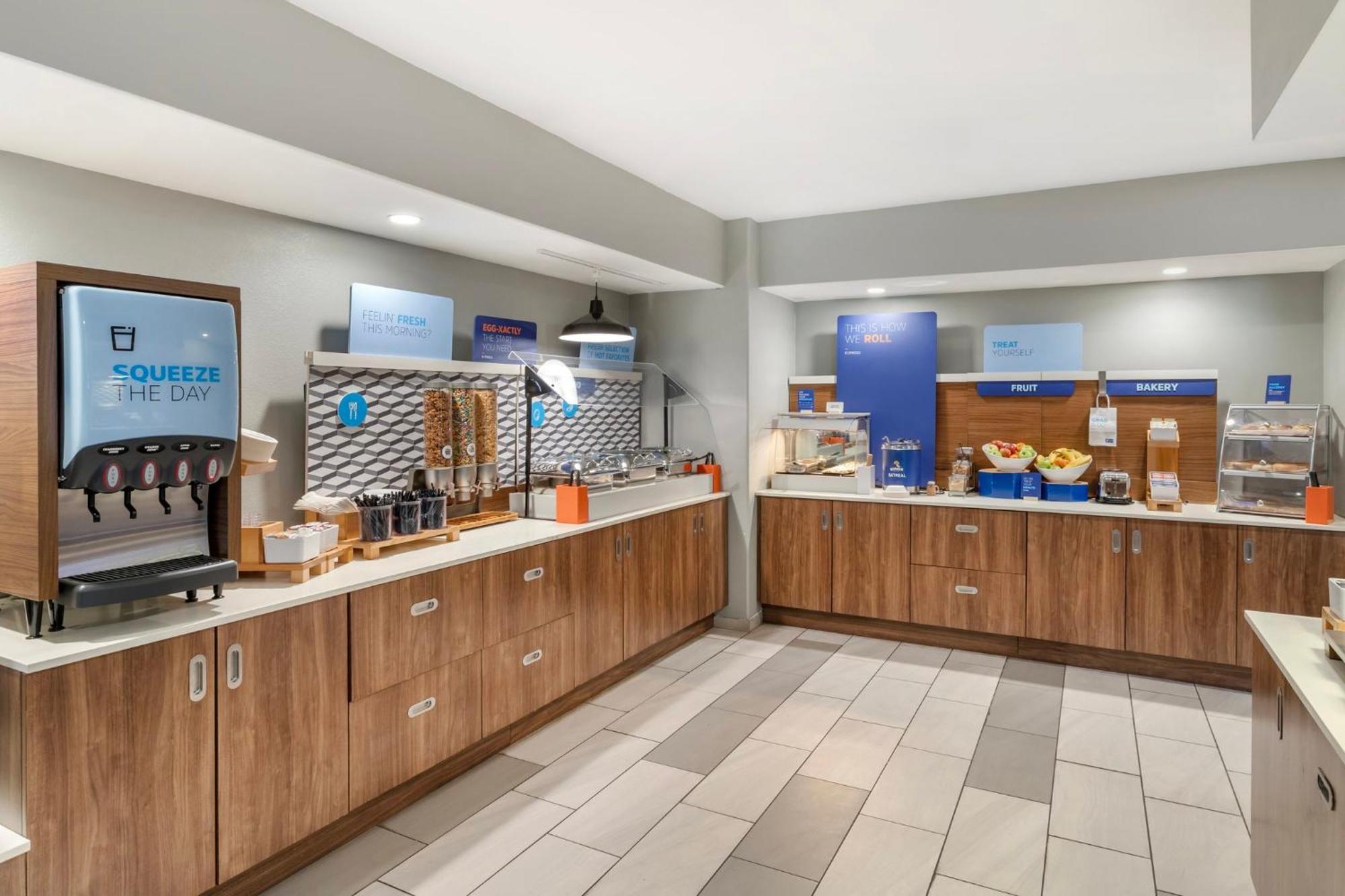 Express And By Ihg 3*
