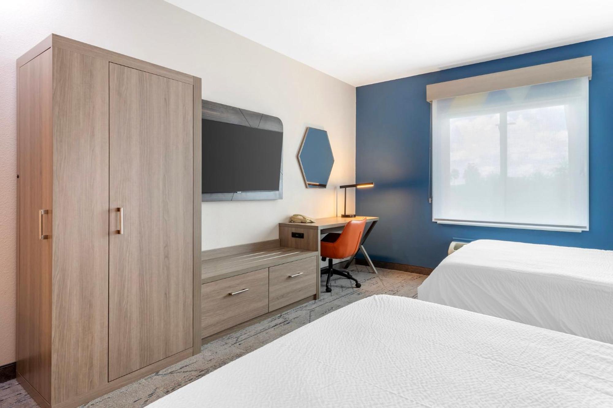 Hotel Express And By Ihg Alice