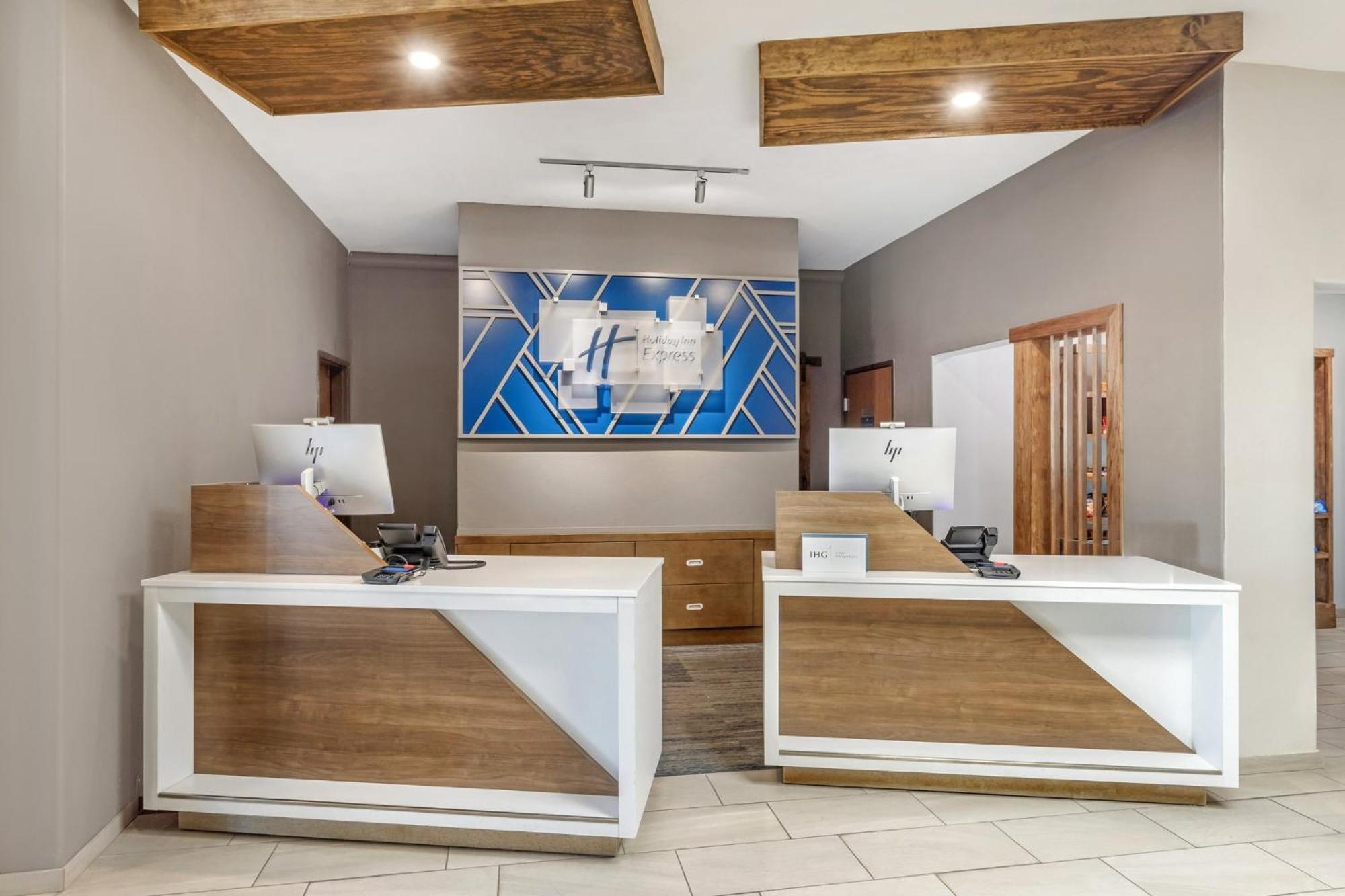 Holiday Express And By Ihg