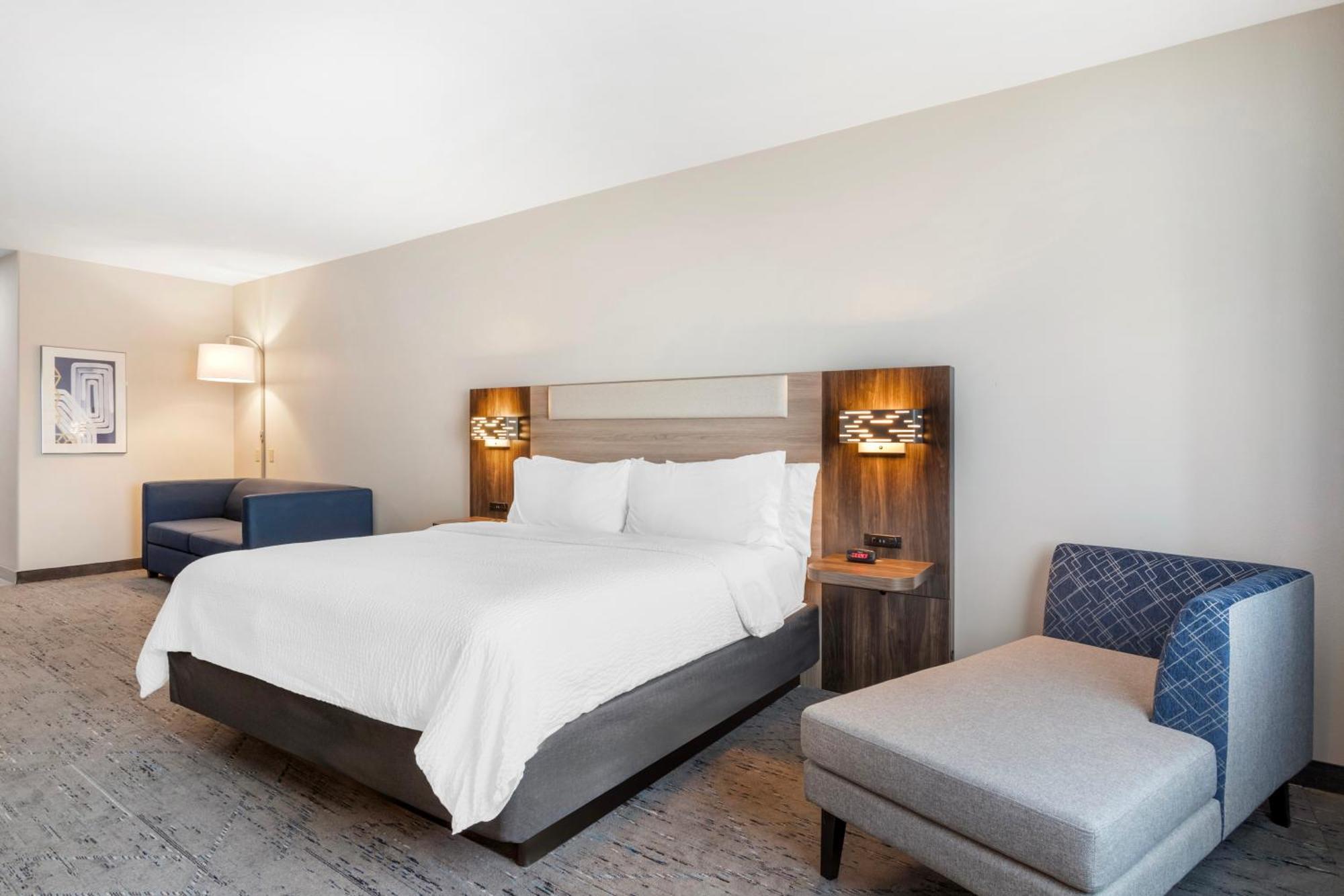 Express And By Ihg Hotel 3*