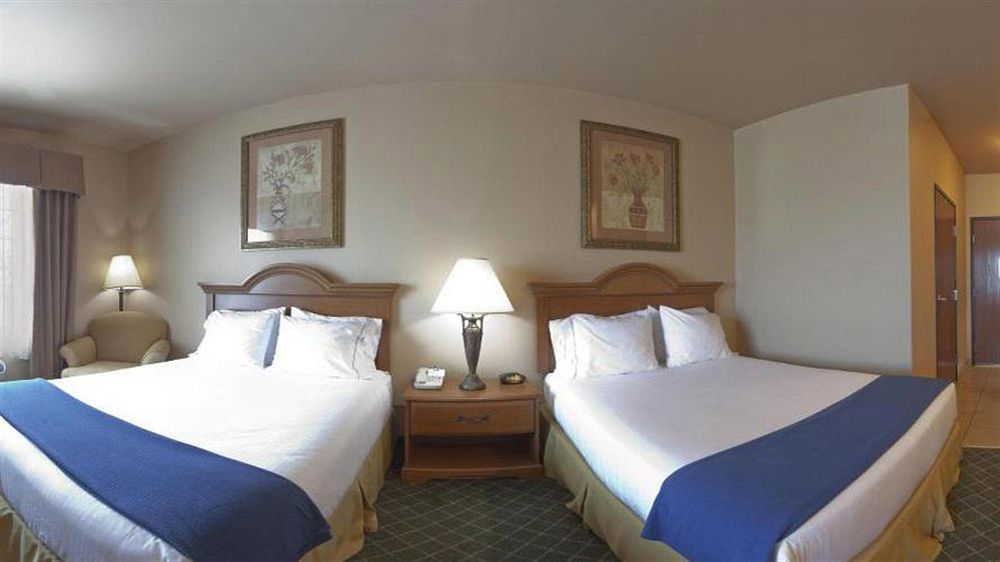 Express And By Ihg 3*