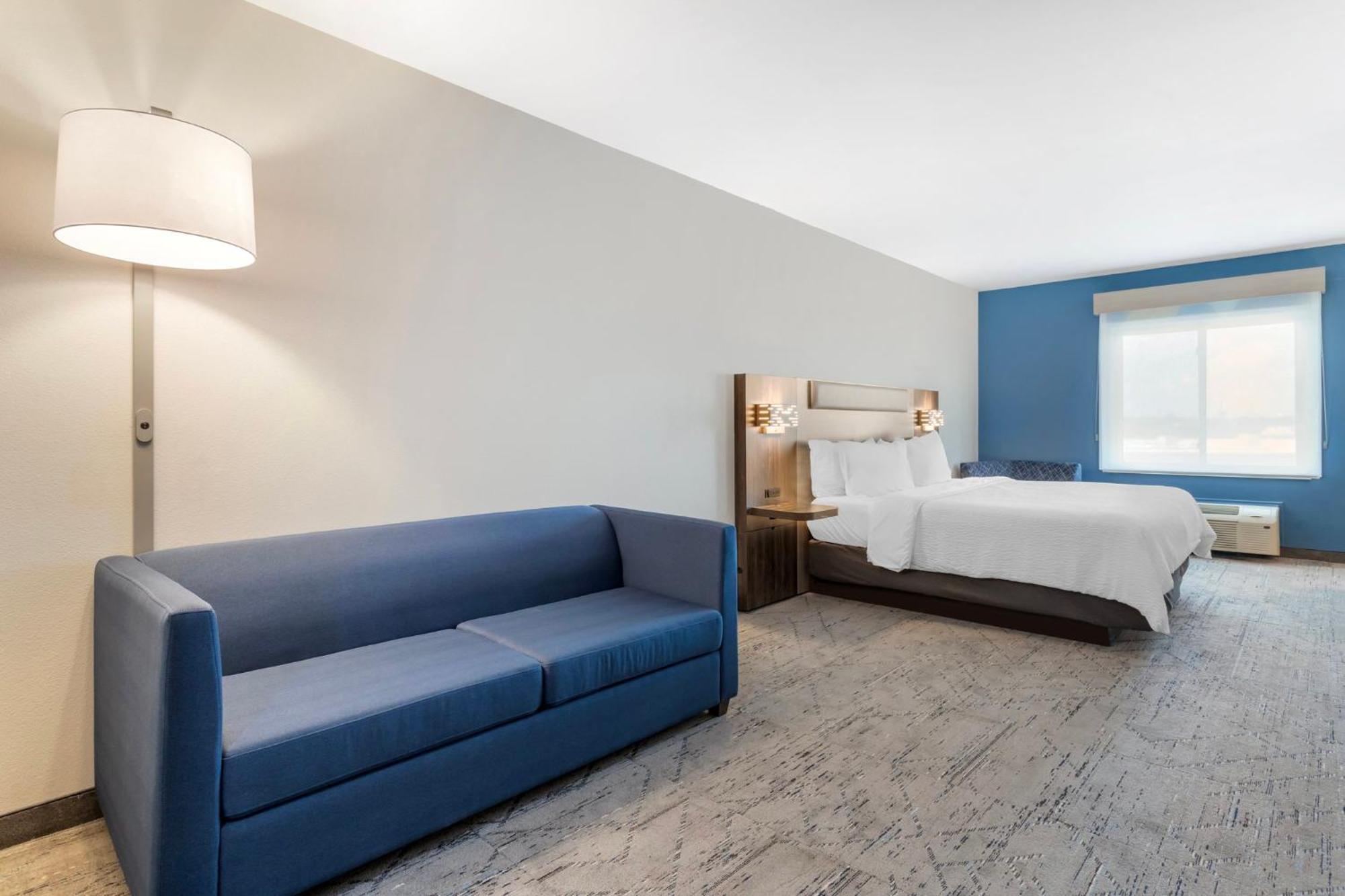 Hotel Holiday Express And By Ihg