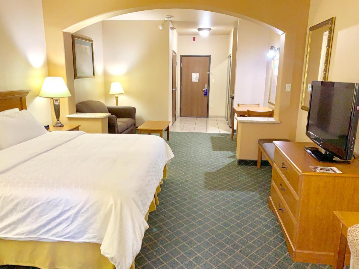 Hotel Holiday Express And By Ihg Alice